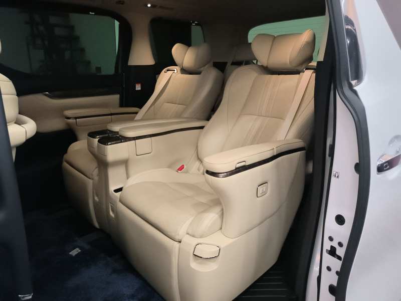 Used Toyota Vellfire 2023 Crown Dual-Engine 2.5L HV Ultimate Edition — 12