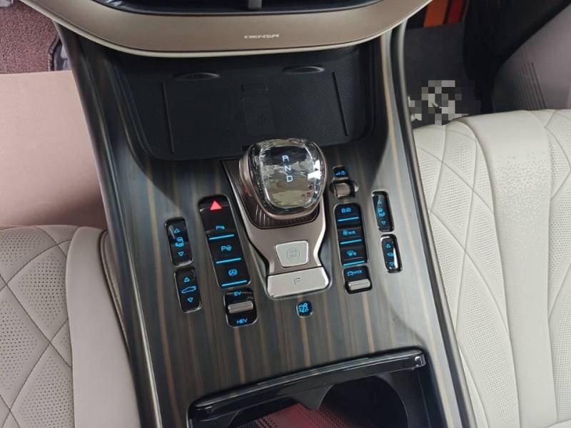 Used Denza D9 2022 DM-i 970 Four-Wheel Drive Flagship Model — 13