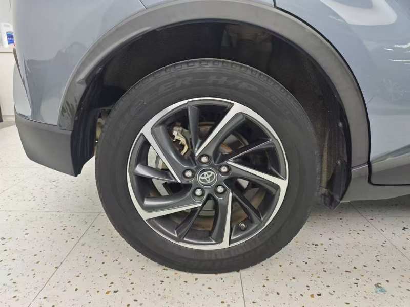 Used Toyota C-HR 2021 Dual-Motor 2.0L E-CVT Luxury Edition — 25
