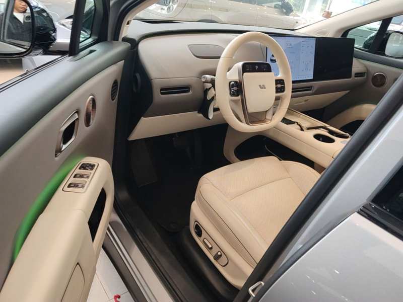 Used Li Auto i8 2025 Model Standard Version — 15