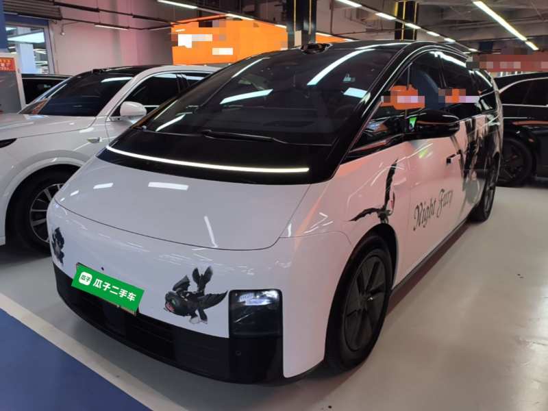 Used Li Auto MEGA 2025 Home Family Special Edition — 1