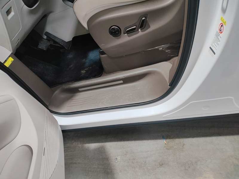 Used Denza D9 2022 EV 600 Four-Wheel Drive Prestige Model — 21