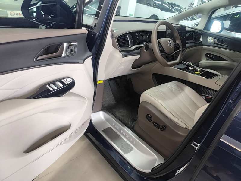 Used Denza D9 2022 DM-i 970 Four-Wheel Drive Flagship Model — 15