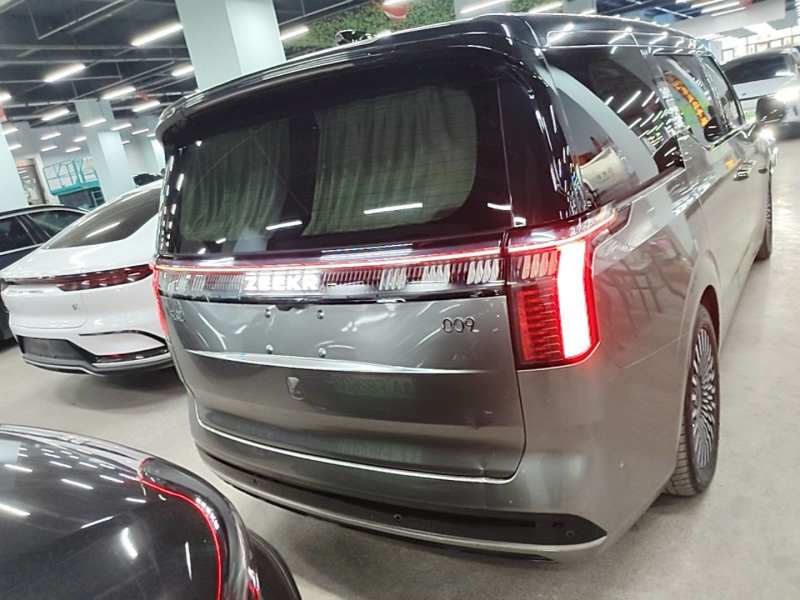 Used Zeekr 009 2022 WE Edition — 5