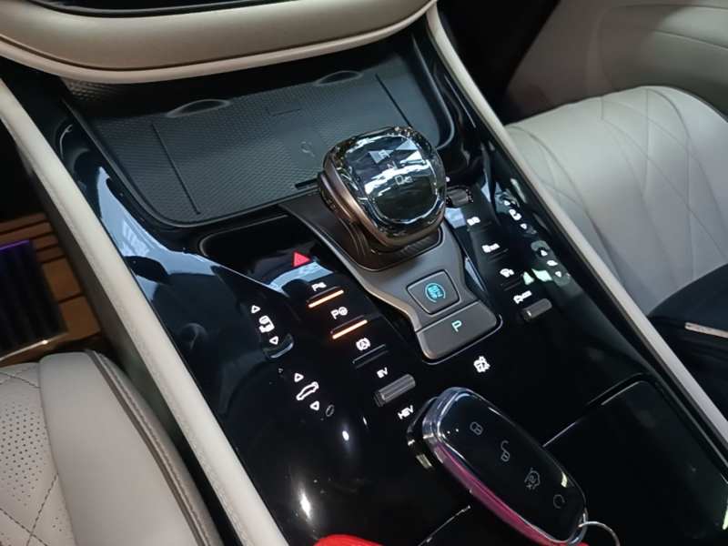 Used Denza D9 2022 DM-i 970 Four-Wheel Drive Flagship Model — 13
