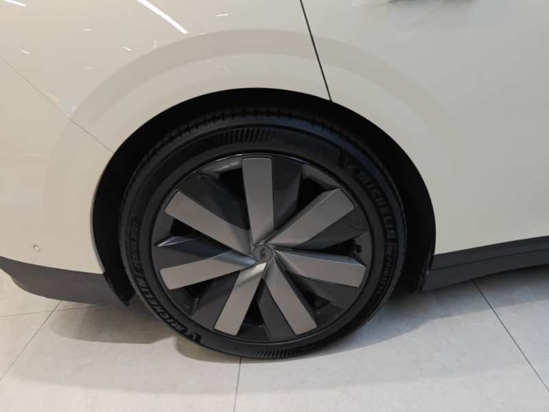 Used Li Auto i6 2025 Model Four-Wheel-Drive Standard Type — 25