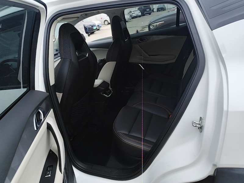 Used Lynk & Co 06 EM-P 2022 PHEV 84 km Range Pro Version — 16