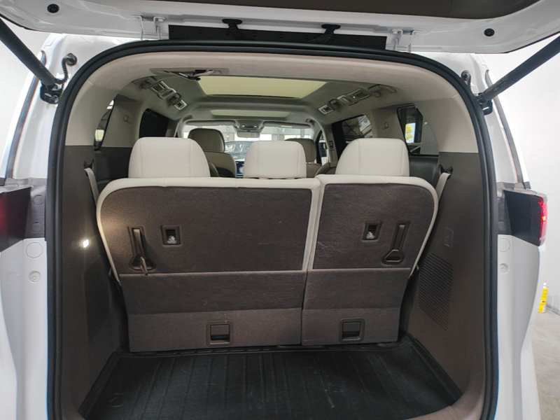 Used Denza D9 2022 EV 600 Four-Wheel Drive Prestige Model — 18