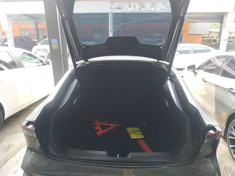 Used CHANGAN UNI-V 2024 1.5T Prestige Edition — 18