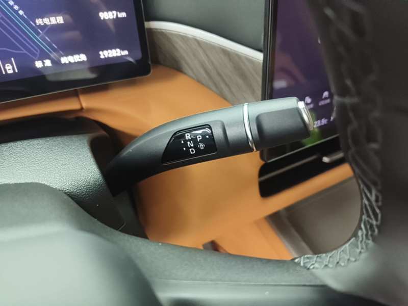 Used Wey Gaoshan 2025 Four-Wheel Drive Alpine 8 — 13
