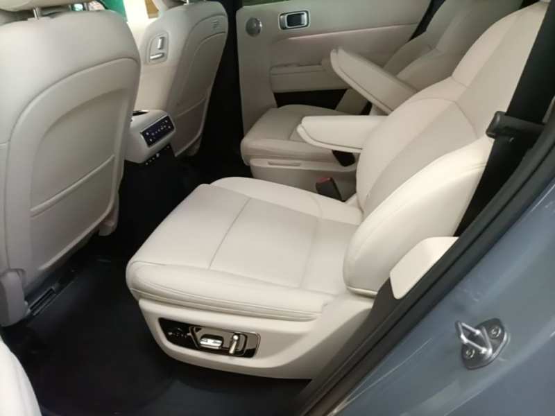 Used Li Auto L8 2025 Ultra Smart Refreshed Edition — 16