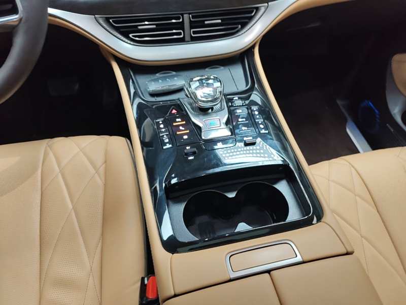 Used Denza D9 2024 DM-i 1050 Luxury Model — 13