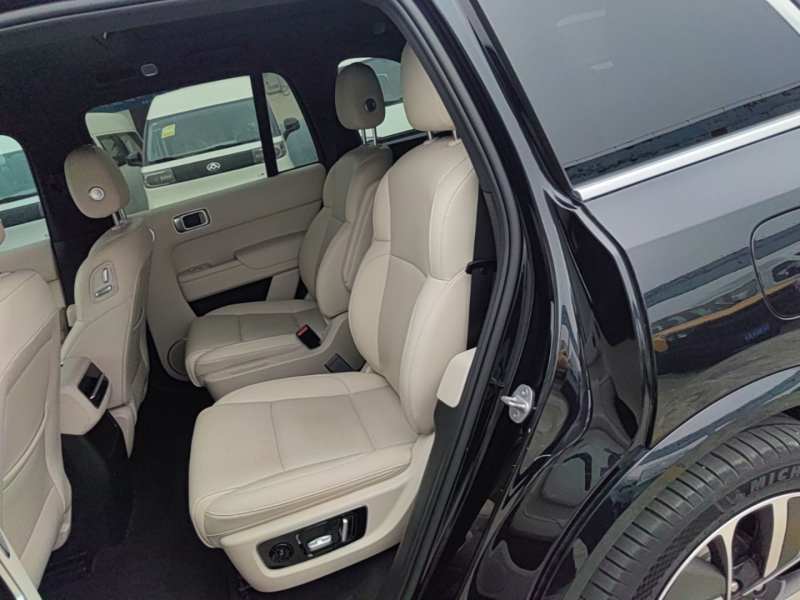 Used Li Auto L8 2023 Max model — 16