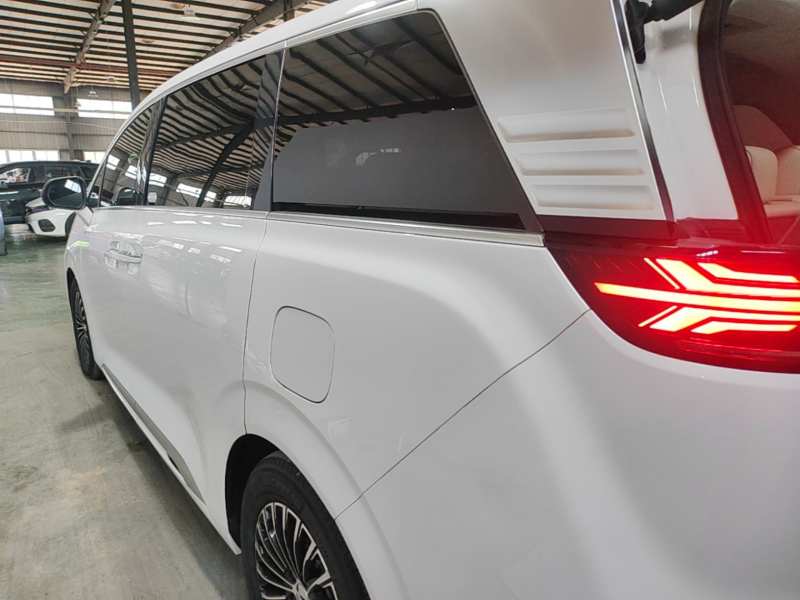 Used Denza D9 2022 EV 600 Four-Wheel Drive Prestige Model — 4