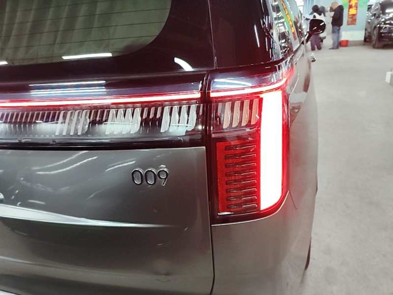 Used Zeekr 009 2022 WE Edition — 7