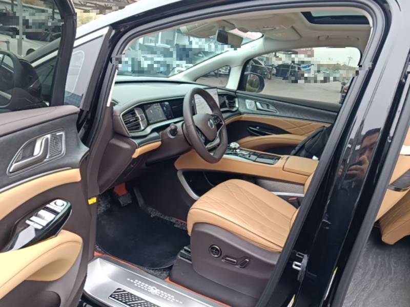Used Denza D9 2024 EV 620 Premium Model — 15