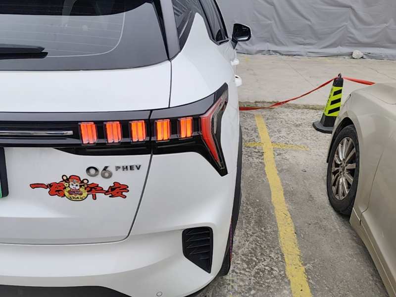 Used Lynk & Co 06 EM-P 2022 PHEV 84 km Range Pro Version — 7