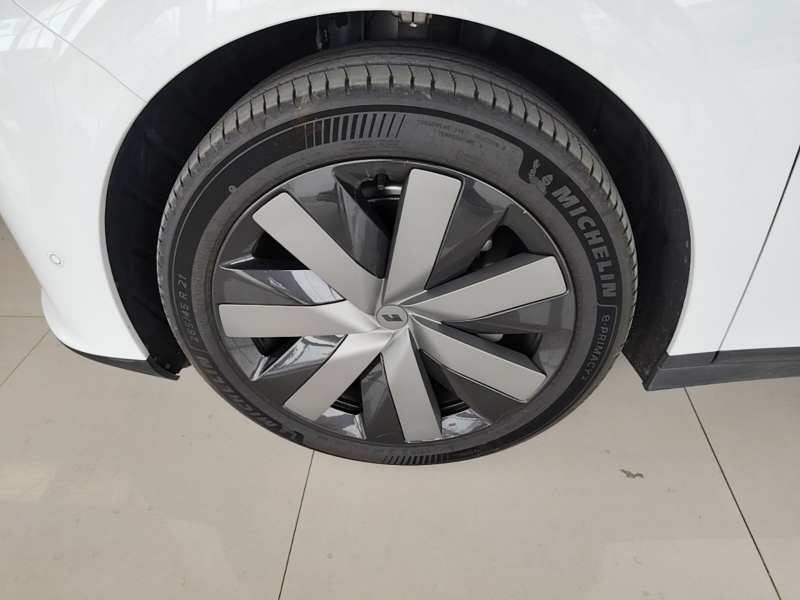 Used Li Auto i6 2025 Model Two-Wheel-Drive Standard Type — 23