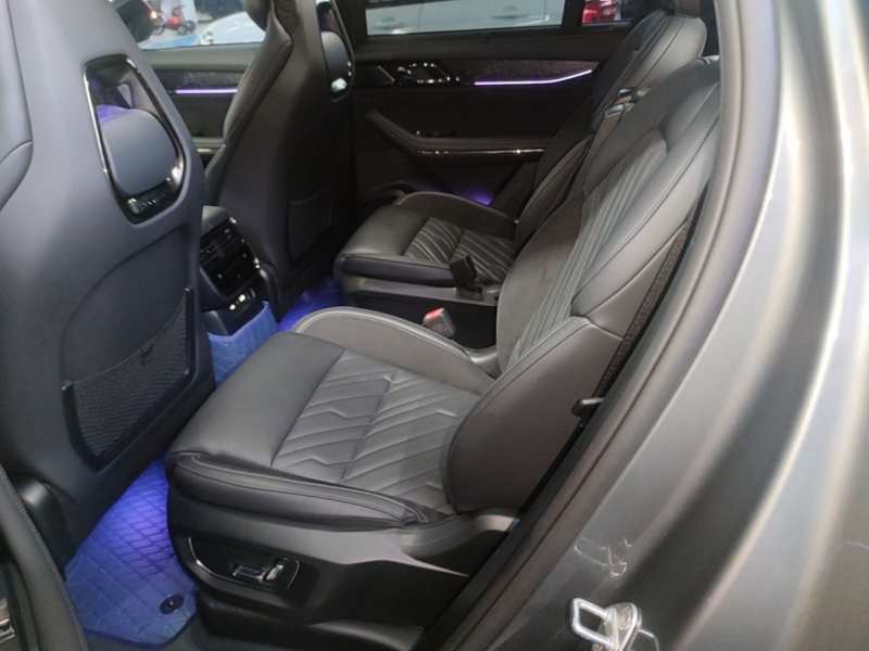 Used Lynk & Co 09 EM-P 2021 2.0T PHEV Halo Six-Seater — 16