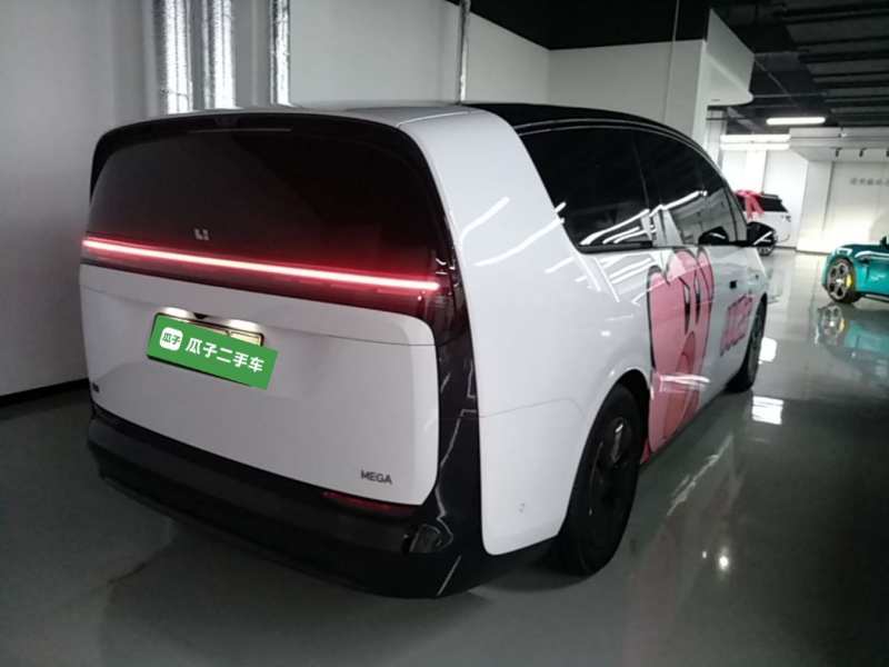 Used Li Auto MEGA 2025 Home Family Special Edition — 6