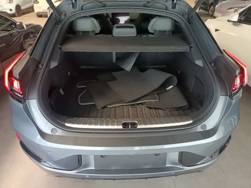 Used Zeekr 001 2021 Long-Range Dual-Motor WE Edition — 18