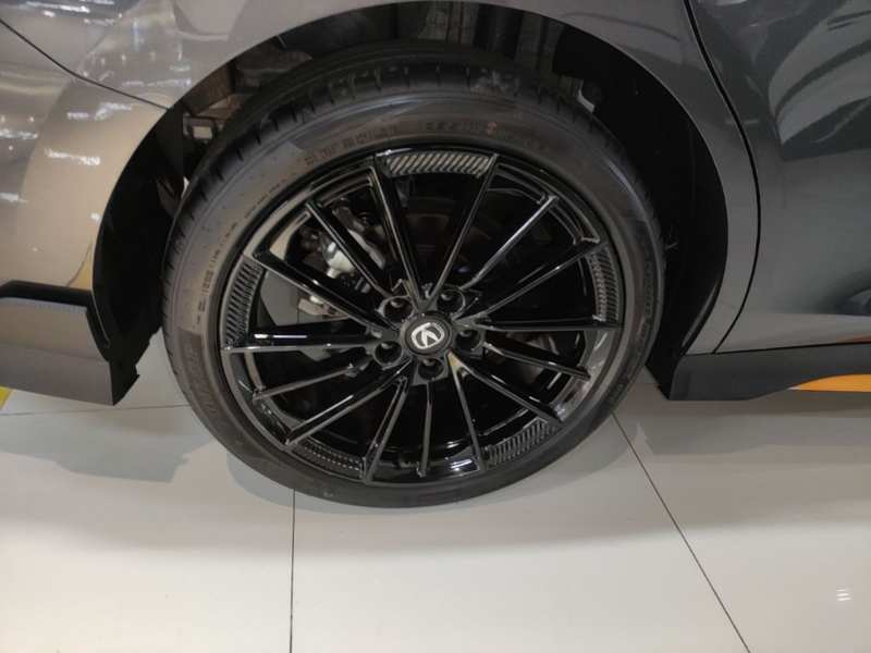 Used CHANGAN UNI-V 2025 1.5T 500Bar Prestige Sporty Version — 25