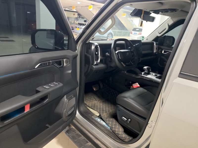 Used JETOUR Traveler 2023 2.0T All-Wheel-Drive CrossPRO — 15