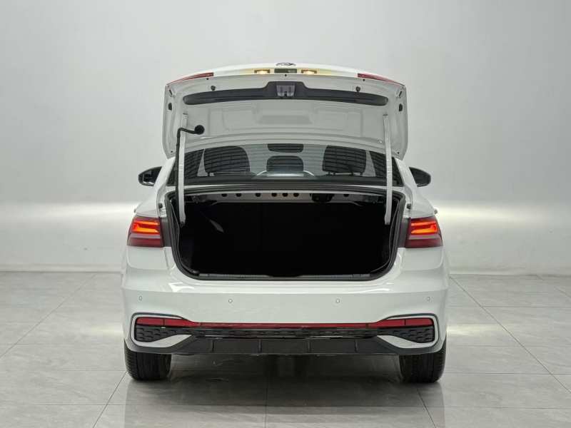 Used Volkswagen Lavida 2023 1.5L Automatic Starry Sky 5 Million Edition — 18