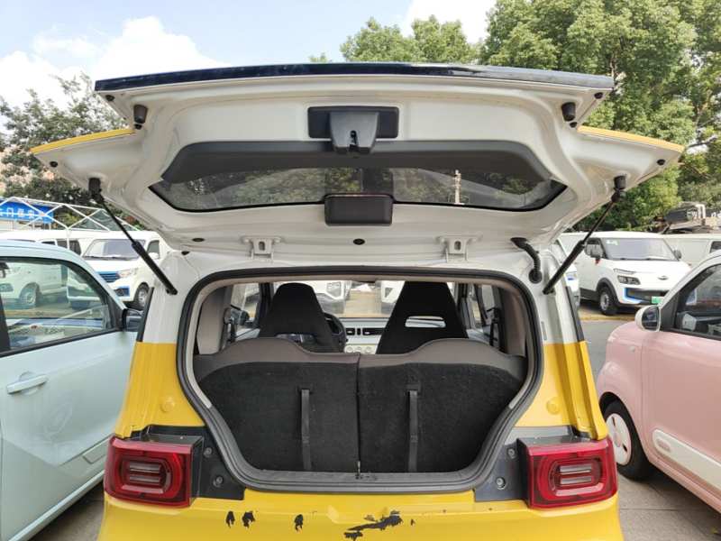 Used Wuling Hongguang MINIEV 2022 Macaron Premium Model – Lithium Ternary Battery — 18
