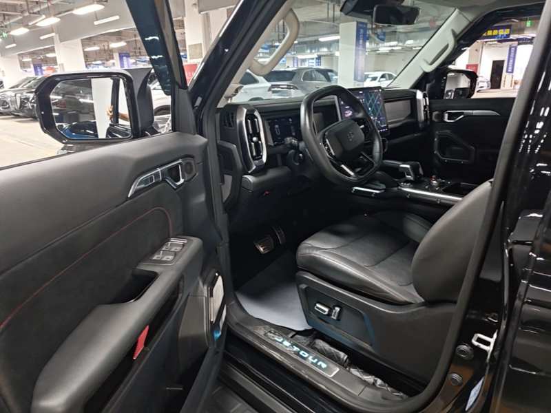 Used JETOUR Traveler 2023 2.0T All-Wheel-Drive CrossPRO — 15