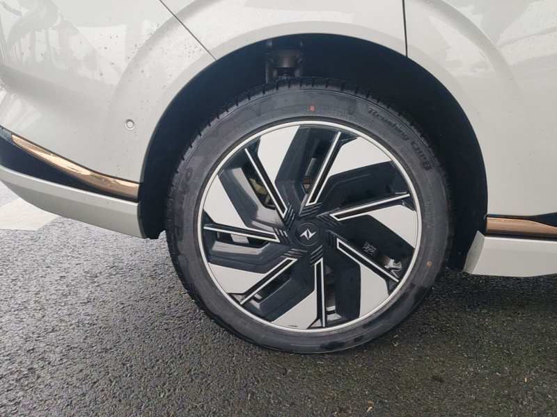 Used Dongfeng eπ eπ008 2025 210 Ultra Range-Extended Version 5 Seats — 25