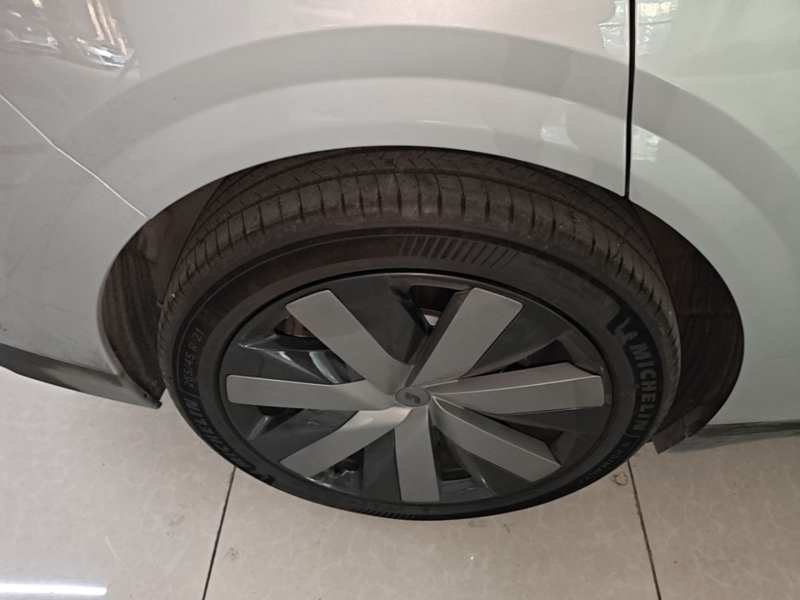 Used Li Auto i6 2025 Model Four-Wheel-Drive Standard Type — 25