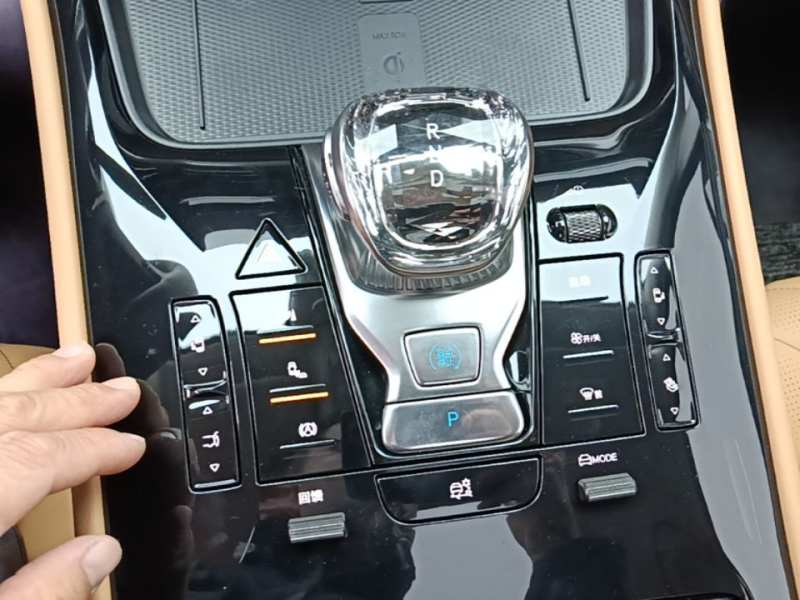 Used Denza D9 2024 EV 620 Premium Model — 13