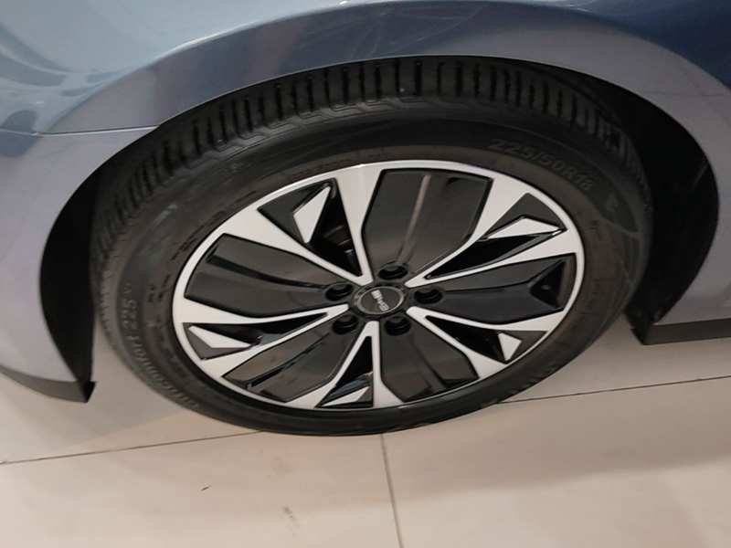 Used BYD Seal 2022 550 km Standard Range Rear-Wheel Drive Elite Version — 22