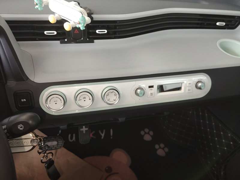 Used Wuling Hongguang MINIEV 2022 Macaron Premium Model – Lithium Iron Phosphate — 12