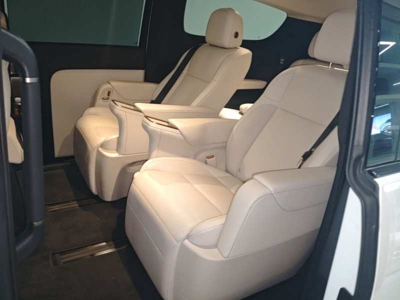 Used Li Auto MEGA 2025 Ultra Smart Refreshed Edition — 16