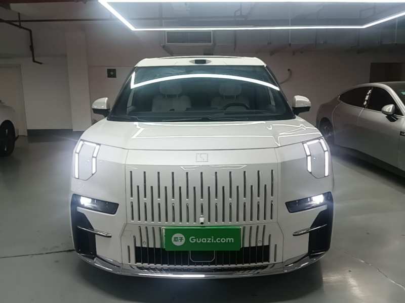 Used Zeekr 009 2024 7-Seater Aisle Version 108 kWh — 2