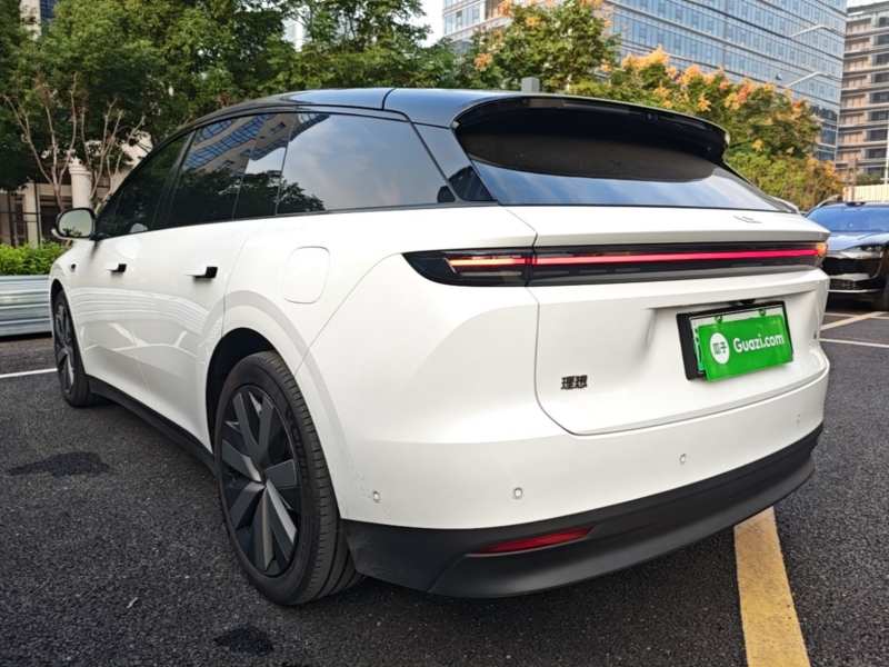 Used Li Auto i6 2025 Model Four-Wheel-Drive Standard Type — 4