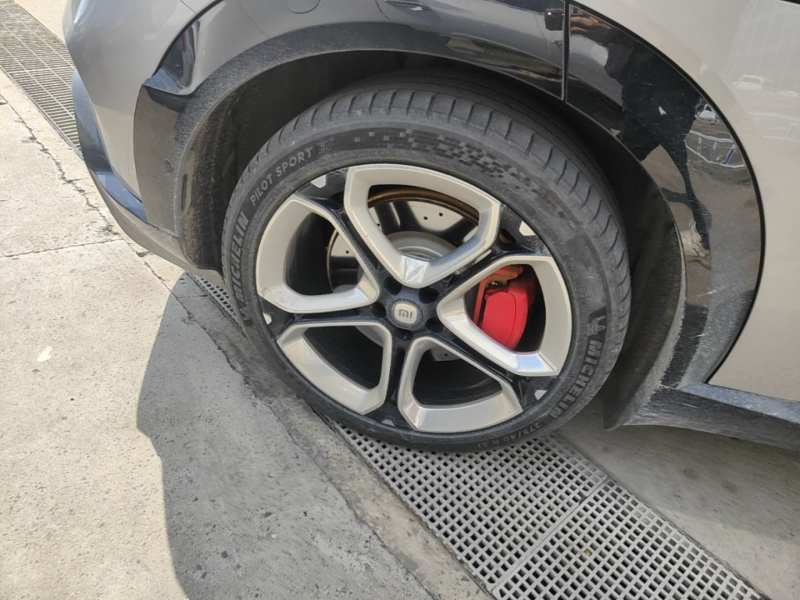 Used Xiaomi Auto YU7 2025 Ultra-Long Range High-Performance All-Wheel-Drive Max Edition — 25