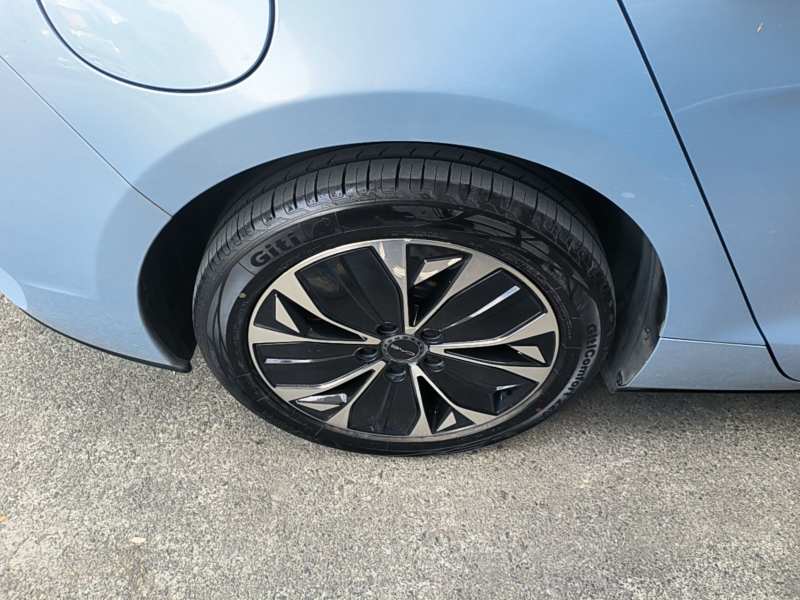 Used BYD Seal 2022 550 km Standard Range Rear-Wheel Drive Prestige Version — 26