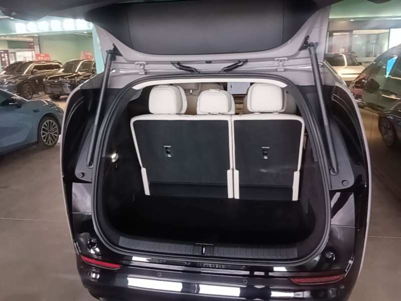 Used Li Auto MEGA 2025 Ultra Smart Refreshed Edition — 18