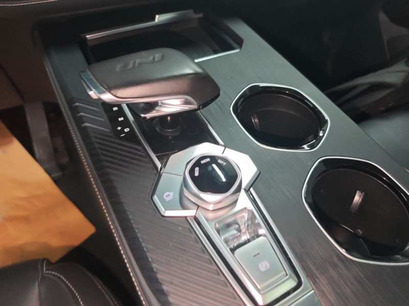 Used CHANGAN UNI-K 2023 2.0T Two-Wheel Drive YueShang Trim — 13