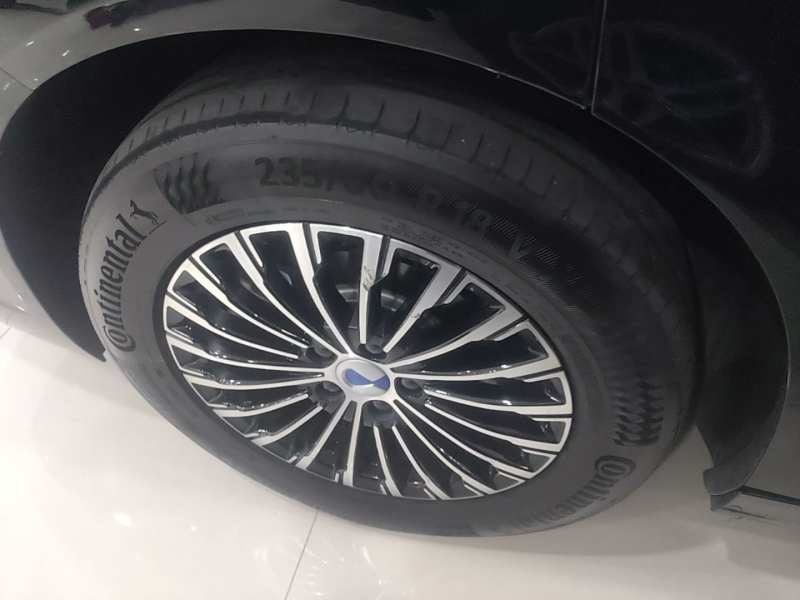 Used Denza D9 2025 DM-i Smart Drive 1020 Four-Wheel Drive Deluxe Model — 25
