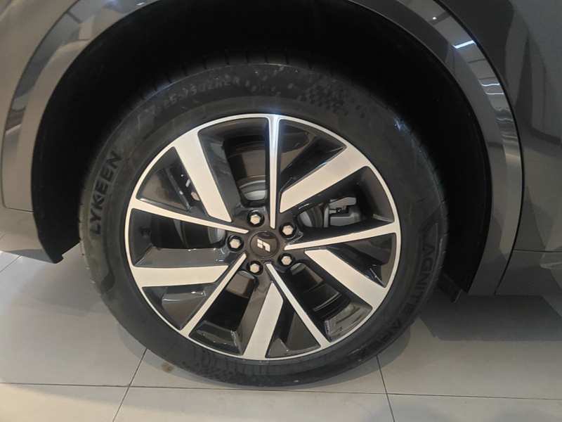 Used Li Auto L8 2023 Pro Model — 25