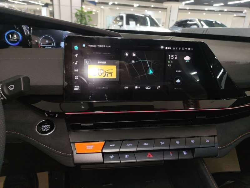 Used CHANGAN UNI-V 2025 1.5T 500Bar Prestige Sporty Version — 12