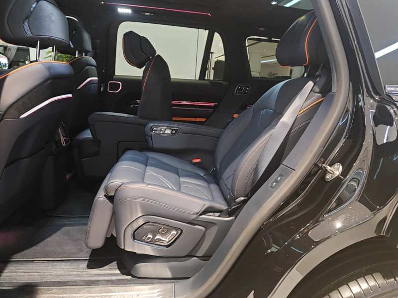 Used Zeekr 9X 2025 Moon Black Edition 70kWh — 16