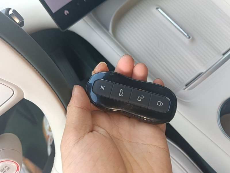 Used Xiaomi Auto YU7 2025 Ultra-Long Range High-Performance All-Wheel-Drive Max Edition — 8
