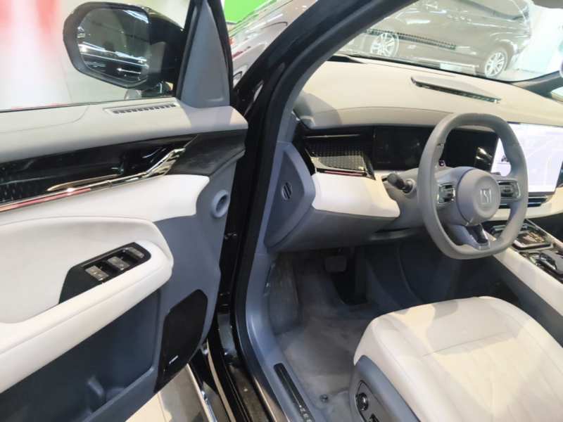 Used Zeekr 009 2024 7-Seater Aisle Version 108 kWh — 15