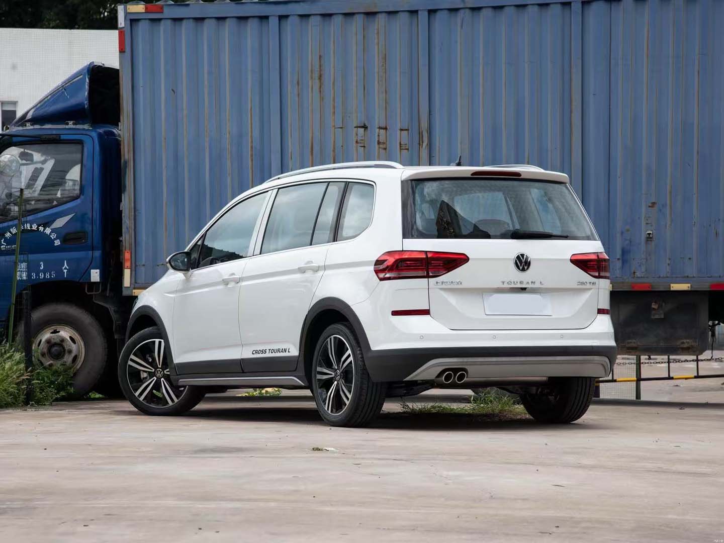 2026 VW TOURAN L FASHION EDITION — 4