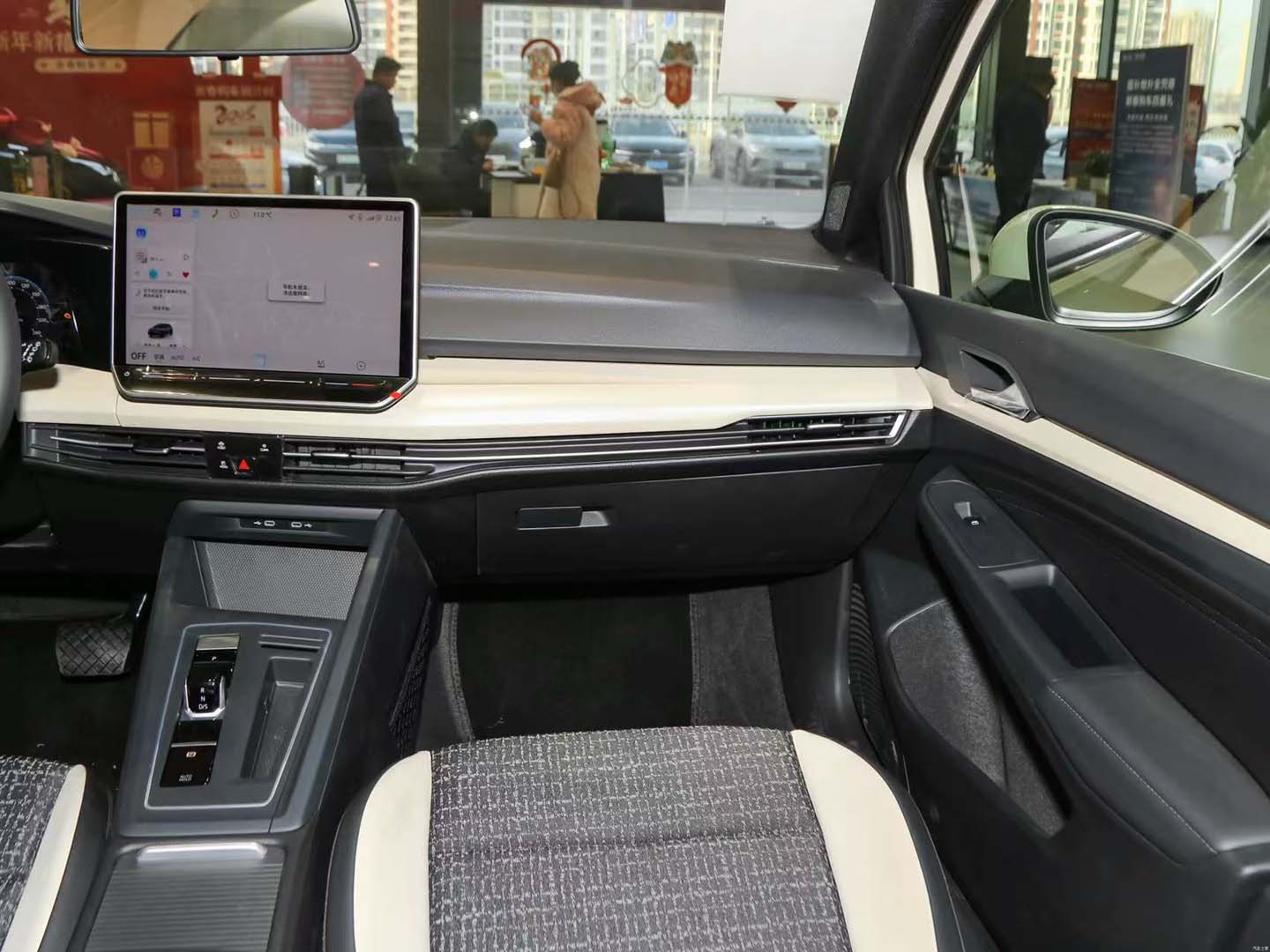 2026 Golf 300TSI R-Line — 13
